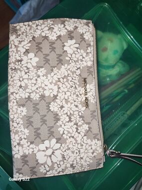 Michael Kors Beige Floral Zip Wristlet